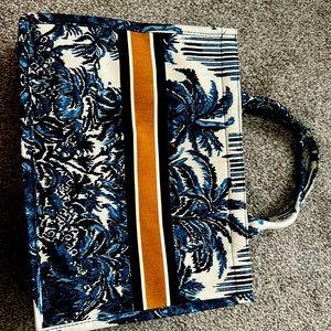 Canvas tote